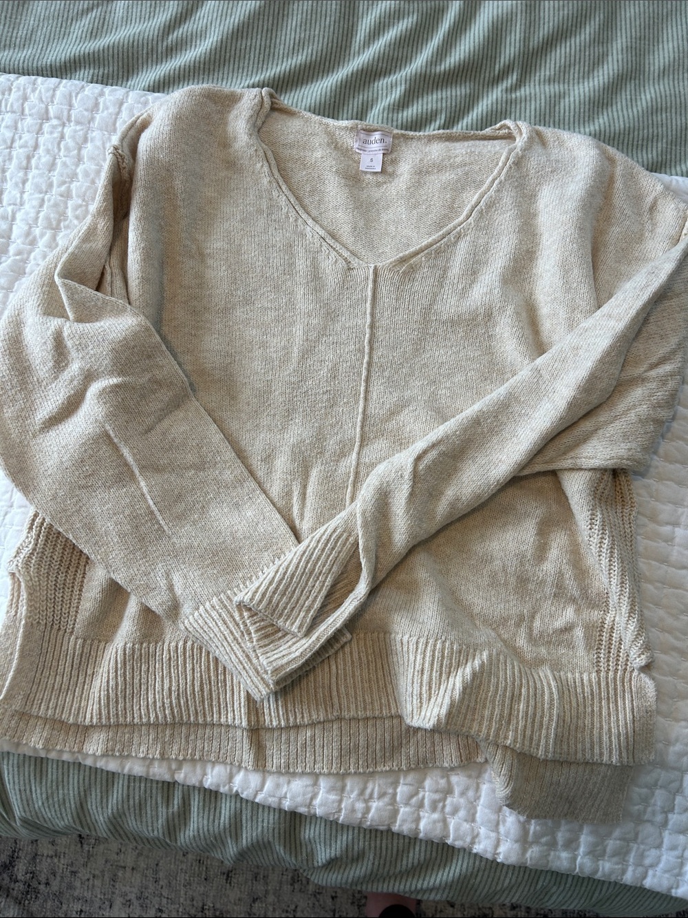 Auden Light Cream V-Neck Knit Sweater